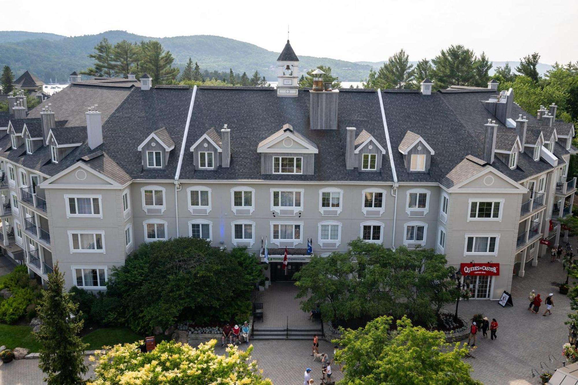 Holiday Inn Express & Suites Tremblant, An Ihg Hotel Mont-Tremblant Exterior photo